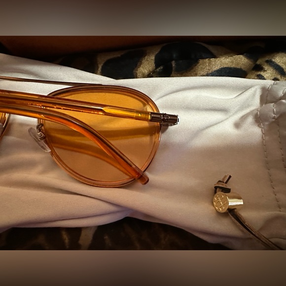 TORY BURCH ROUND Sunglasses-AMBER - Picture 6 of 7